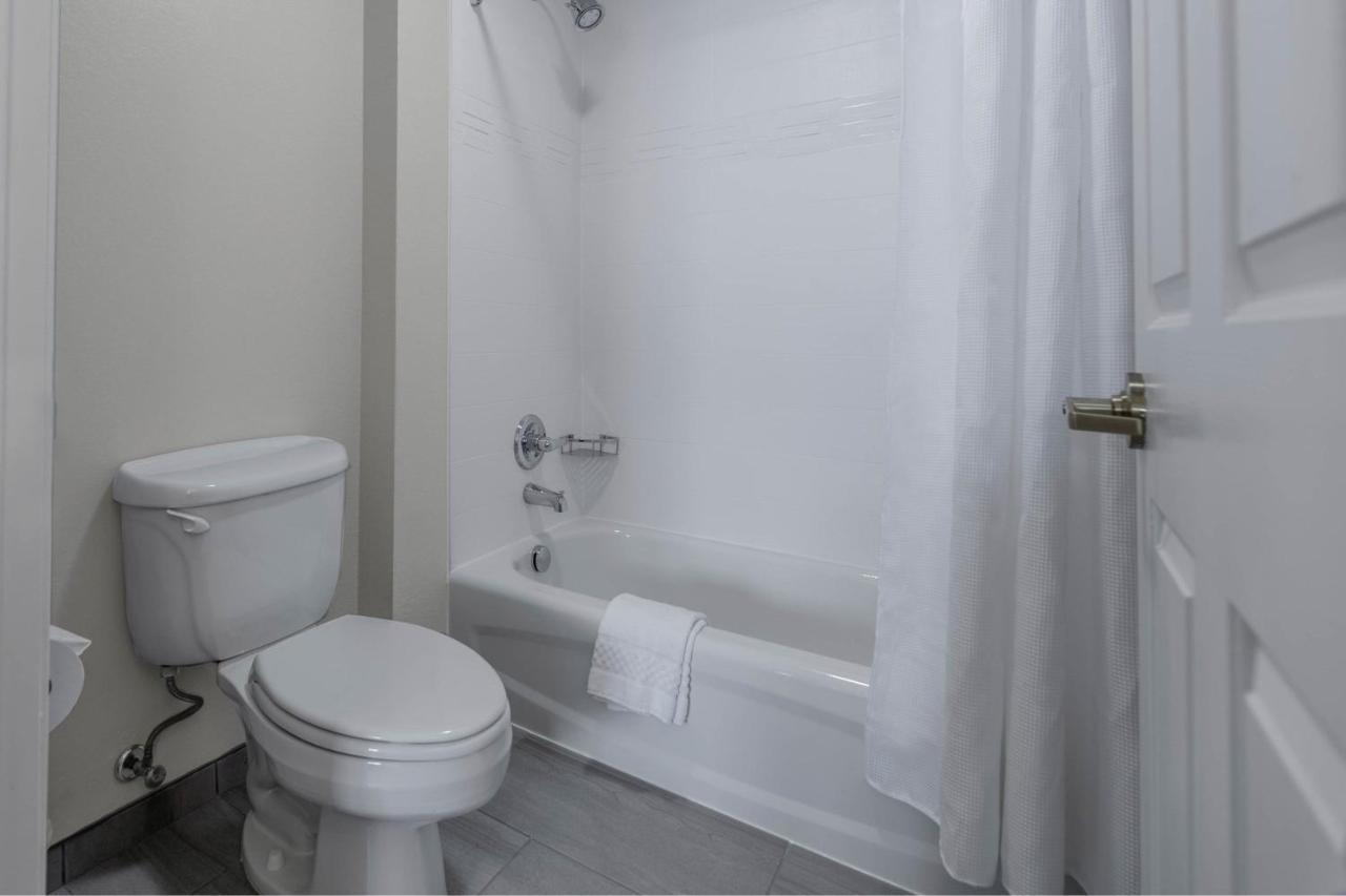 One-Bedroom Queen Suite,1404834251:JPEG